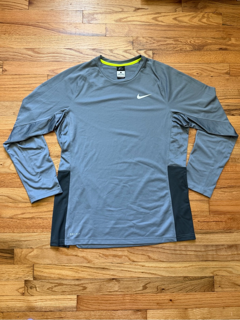Nike Men’s Gray Long Sleeve Dri-FIT Performance Top